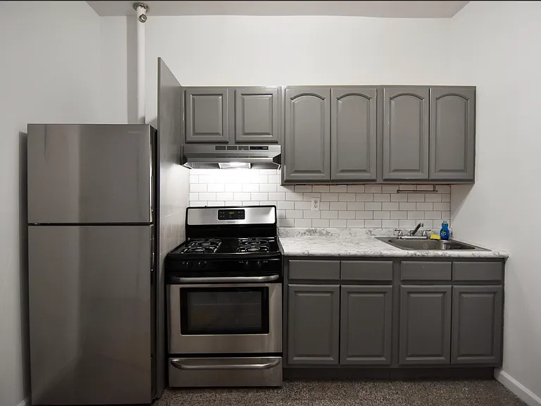 955 Grand St #3R — Photo 6