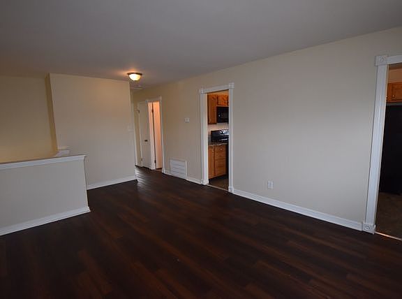 3rd image of 346 Fleetwood St
