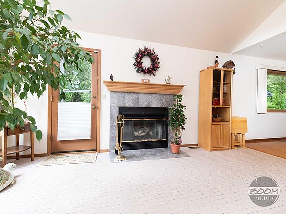 4th image of 10327 Stewart Dr