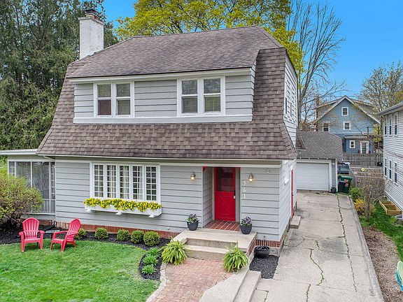 3rd image of 561 Gladstone Ave SE
