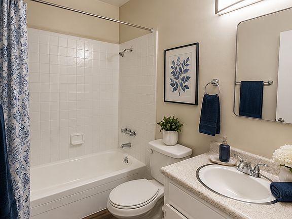 5th image of 1600 Orizaba Ave #7