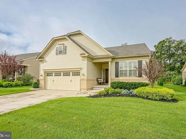 14 Gainsboro Dr, West Berlin, NJ 08091