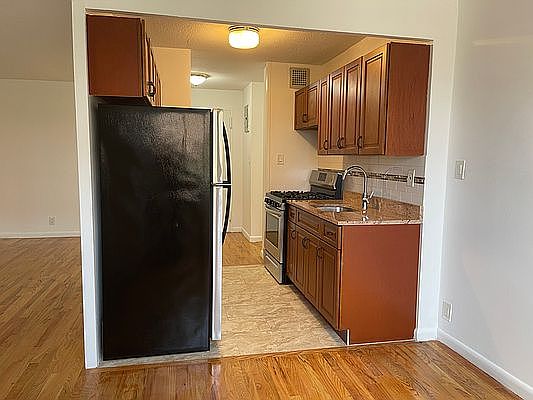 3rd image of 2015 Bruckner Blvd APT 5H