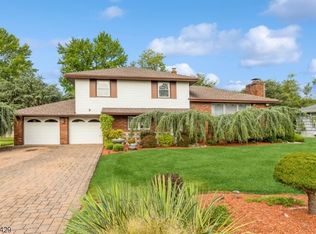 7 Knoll Rd, Fairfield, NJ 07004