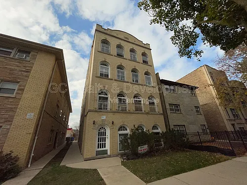 7512 N Claremont Ave #2 Photo 1