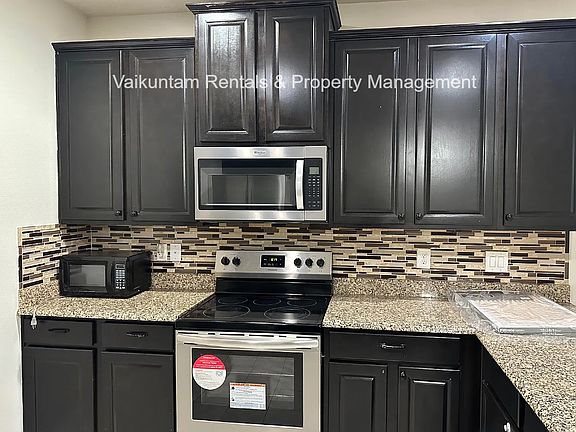 4th image of 14020 Corrine Cir