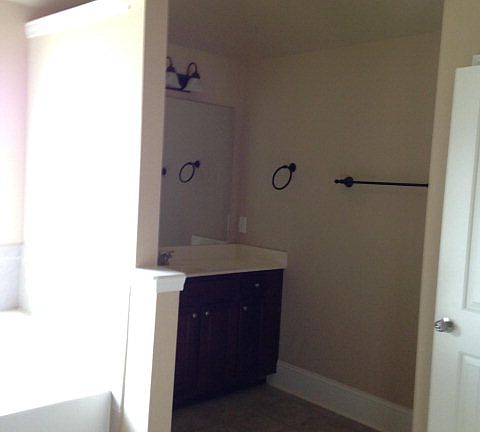 5th image of 627 Village East Cir