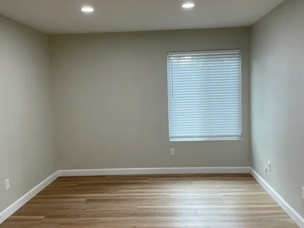 432 Edgehill Ln, Oceanside, CA