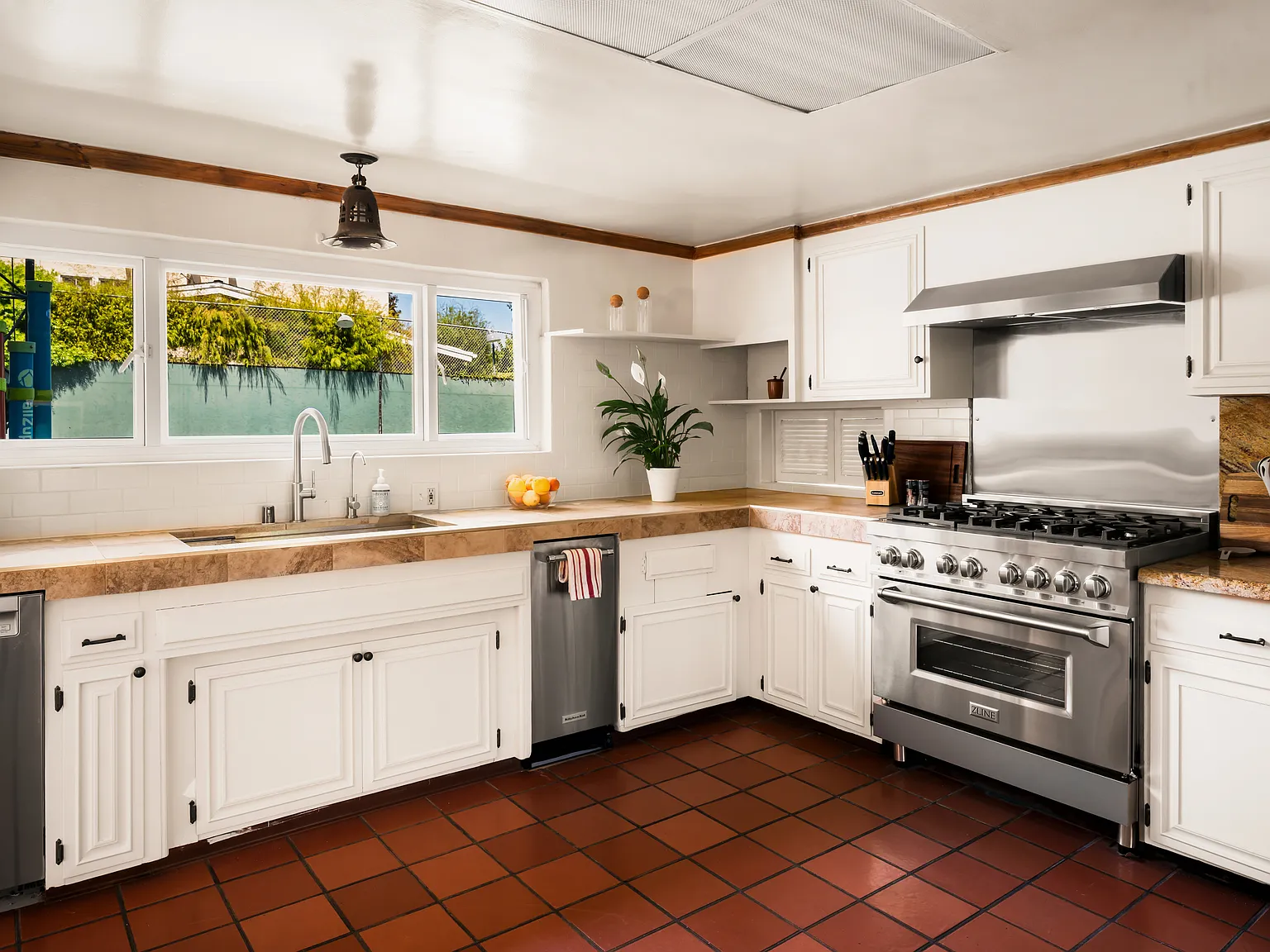 5 bed, 4500 sqft, $33,500 — Photo 4