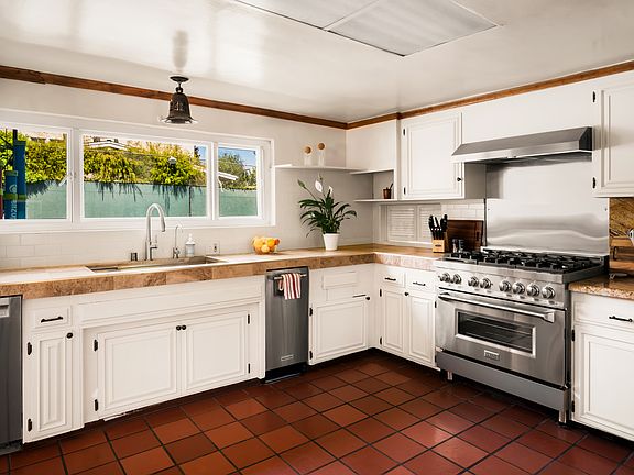 4th image of 311 Amalfi Dr