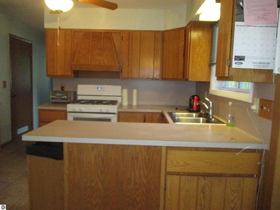 5th image of 1353 Bay Dr