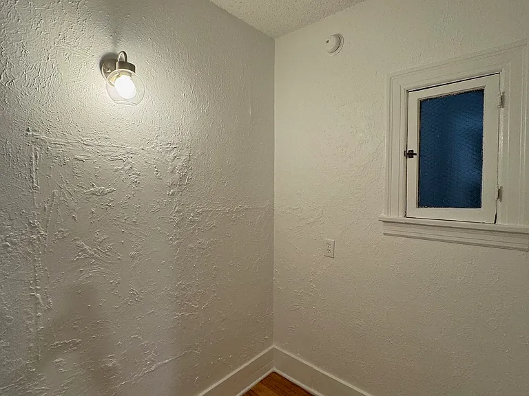 1949 N Vermont Ave #4 — Photo 15