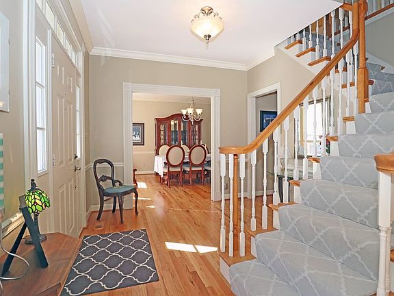 3rd image of 311 Elm Valley Dr