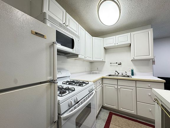2nd image of 94 Edwards St #3