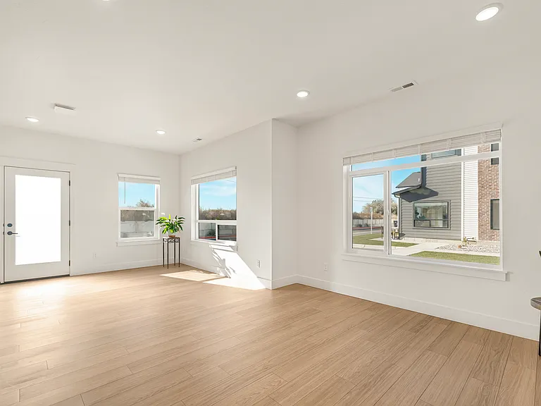 1281 Meadow Edge Ct — Photo 8