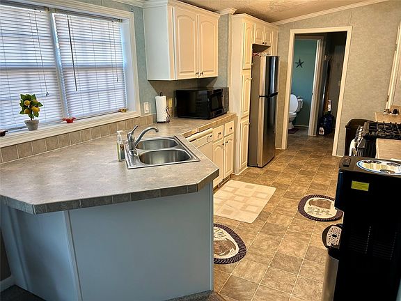 4th image of 150 Honeybrook Cir E