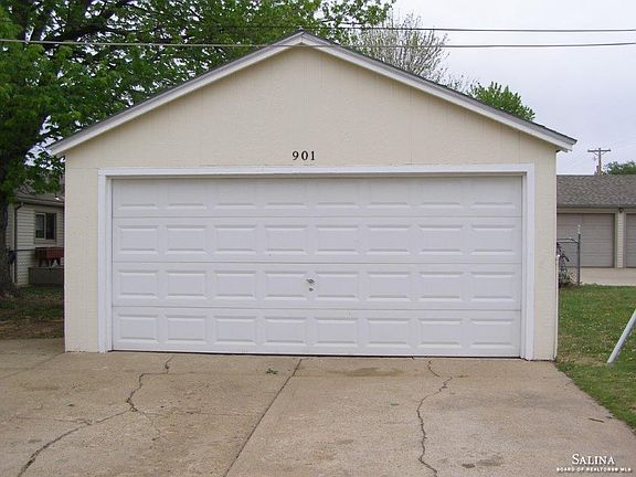 4th image of 901 E 4th St