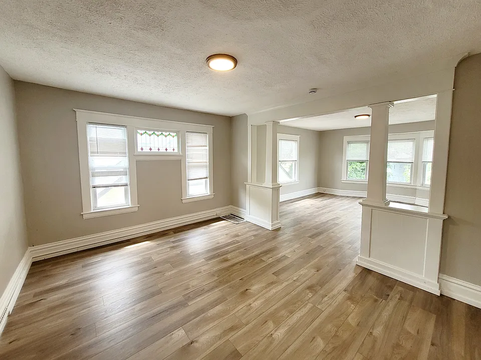 Dining room to living room