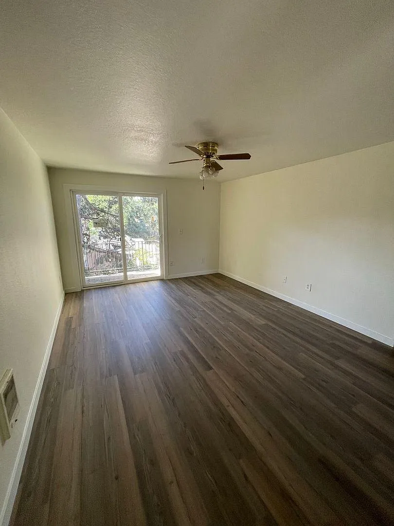 Building Photo - 13410 SE Powell Blvd #9