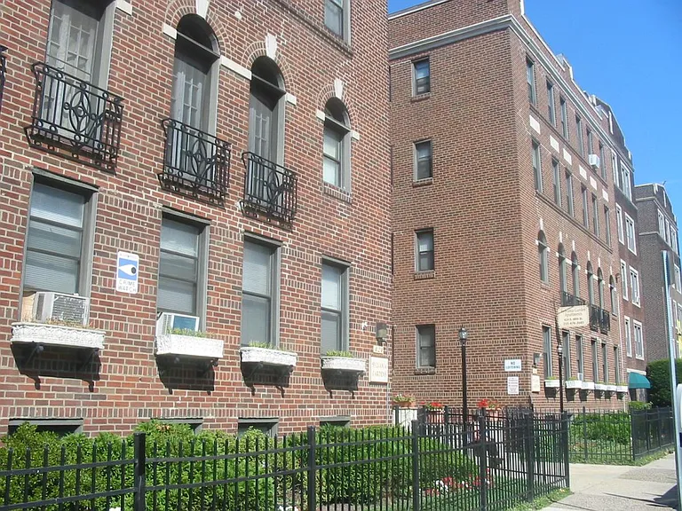 424 S 48th St — Photo 2