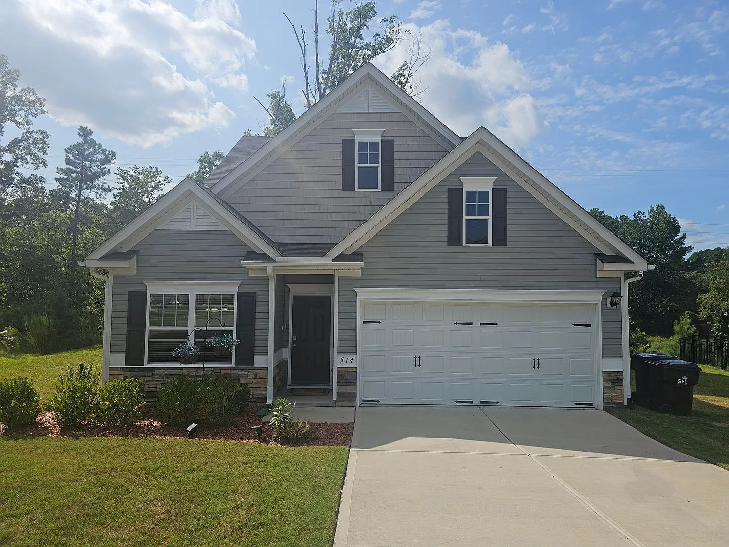 Charming 2 Story Home located inside City Limits of Sanford- Close to Shopping/Retailers. — Photo 1