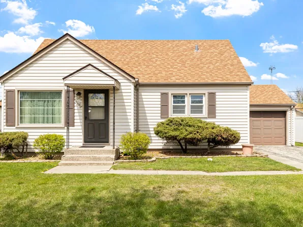 5700 W 82nd St, Burbank, IL 60459