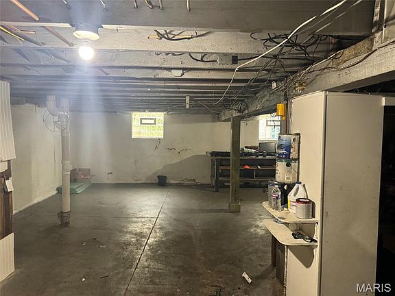 5th image of 8833 Argyle Ave