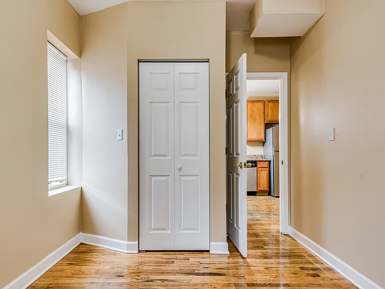 2251 W Rosemont Ave — Photo 2