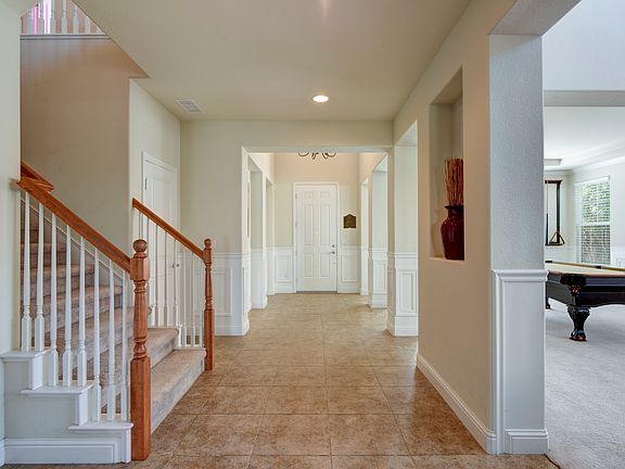 4th image of 735 W Redlands Ave