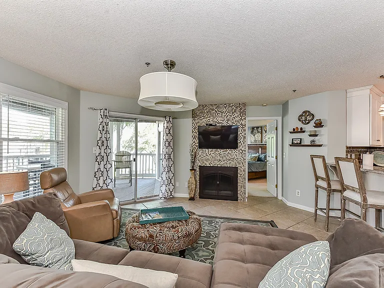 18557 Vineyard Point Ln — Photo 3