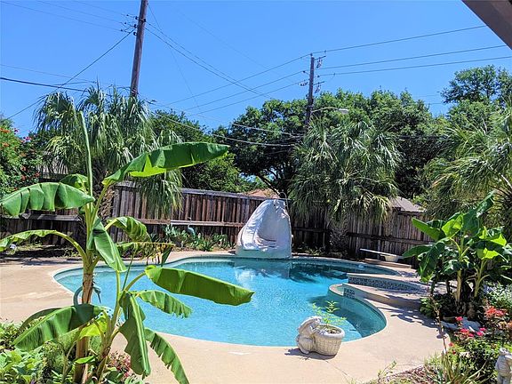 2nd image of 7031 Thornwood Dr