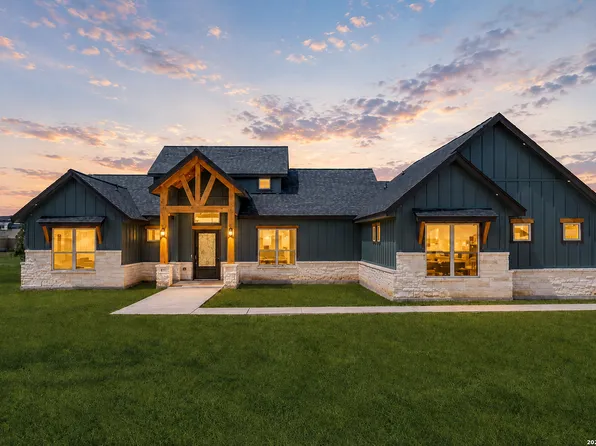 157 Estates Dr, La Vernia, TX 78121