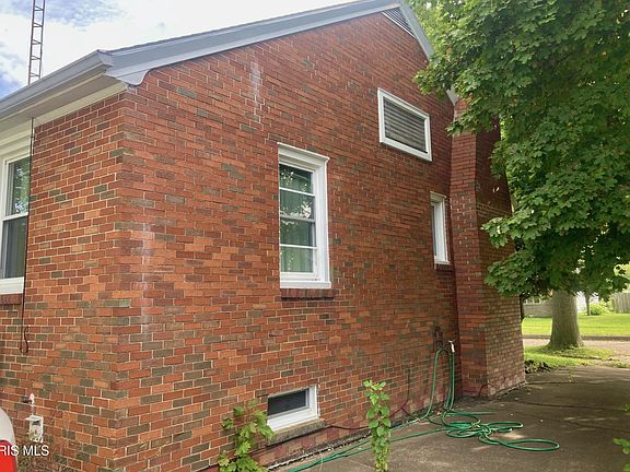 5th image of 428 Laurel Ave