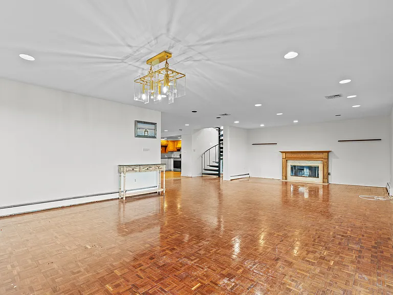 115 Maryland Ave — Photo 4