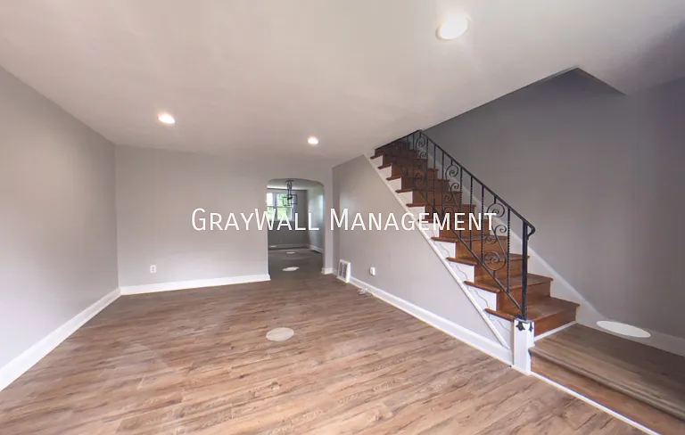 480 Westmont Dr — Photo 2