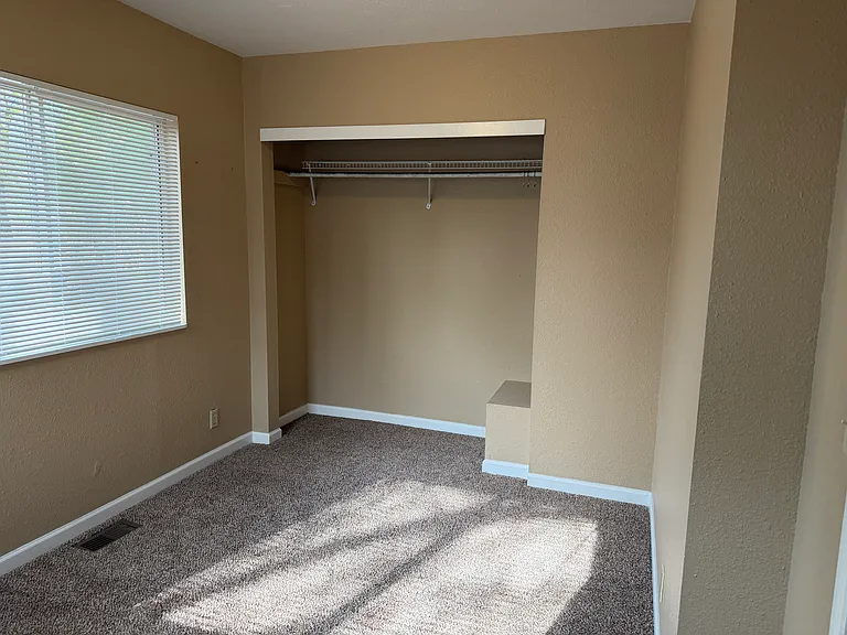 411 1/2 N Spruce St — Photo 5