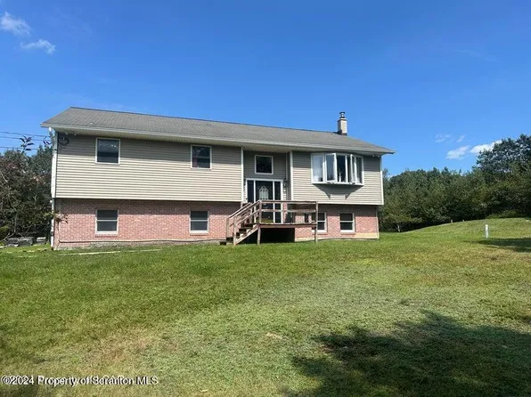 2735 Hillcrest Rd, Bear Creek Township, PA 18702