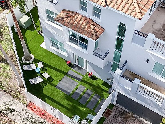 5th image of 601 NE 11th Ave #601