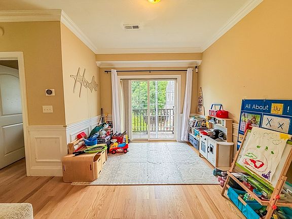 4th image of 159 Willard St APT 7