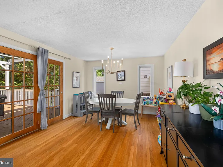 2929 Stuart Dr — Photo 10