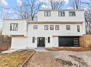 21 Pheasant Dr, Armonk, NY 10504