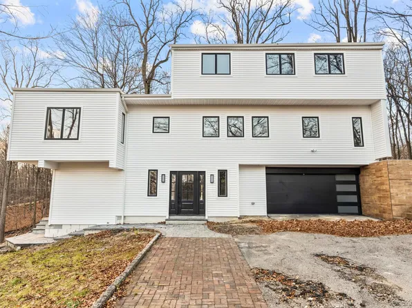 21 Pheasant Dr, Armonk, NY 10504