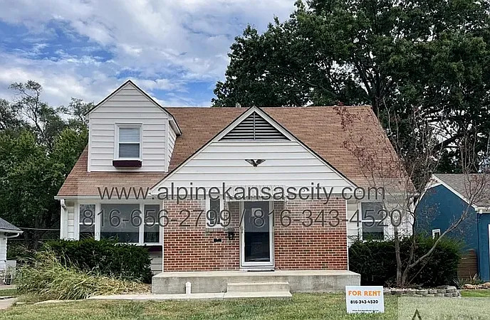 7131 Main St #UPPER — Photo 1