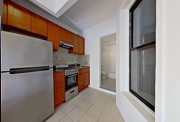 1st image of 225 W 105th St APT 2fe