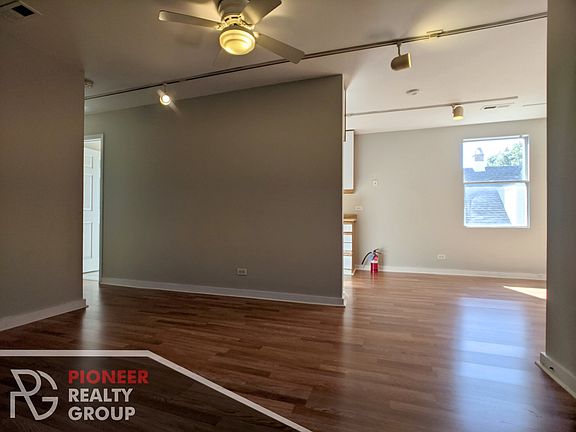 3rd image of 3059 N Leavitt St APT 3R