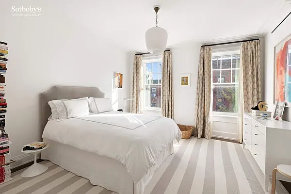 Sold by Sotheby's International Realty | media 10