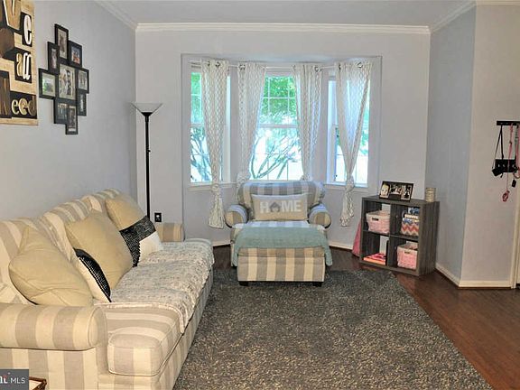 3rd image of 17 Sharon Ln