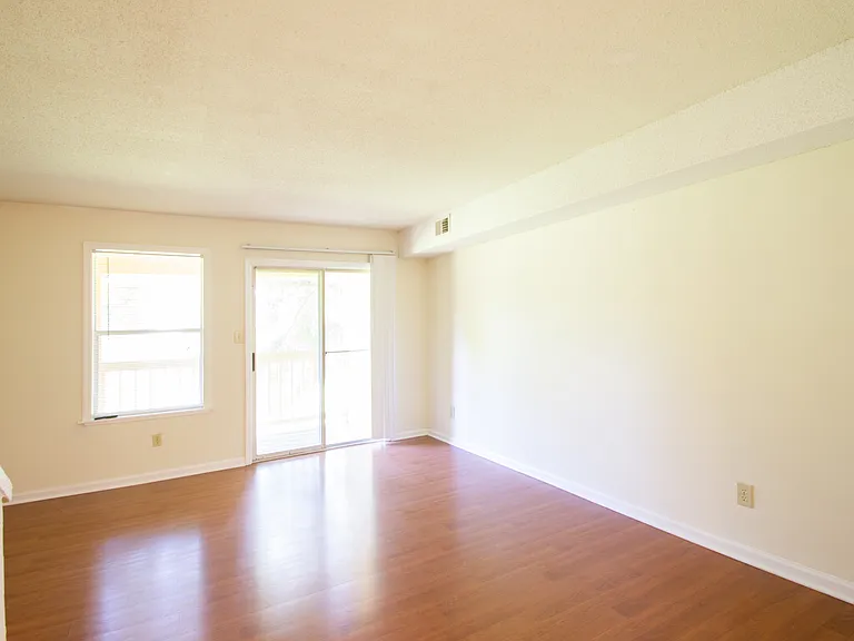 976 S Clarizz Blvd — Photo 7