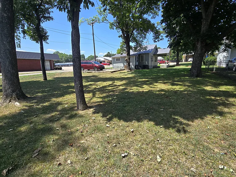 813 S Rogers St — Photo 30
