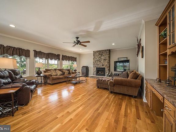 5th image of 110 Carowinds Dr